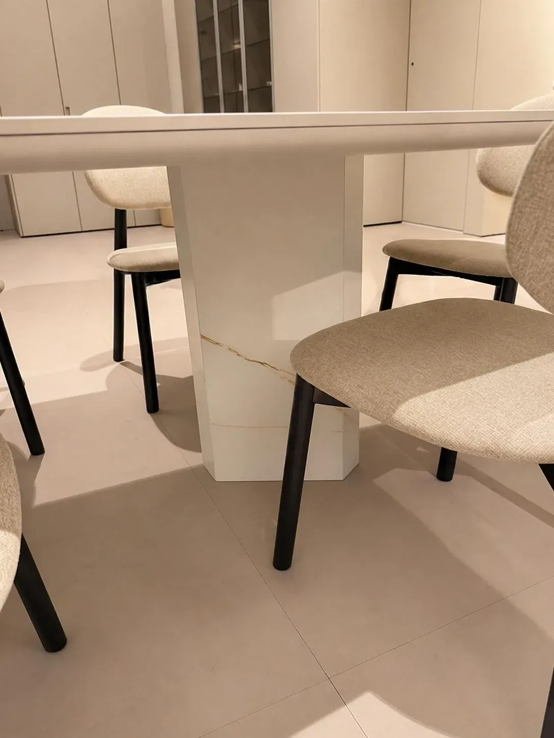 Table en Calacatta Bianco — photo 2